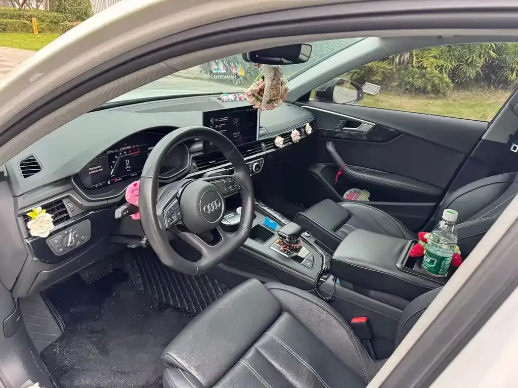 Audi A4L 2022 из CN, фото 10