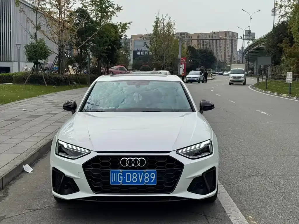 Audi A4L 2022 из CN, фото 2