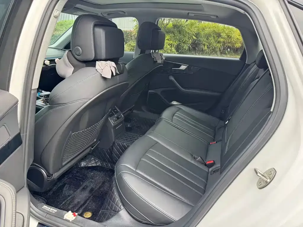 Audi A4L 2022 из CN, фото 8