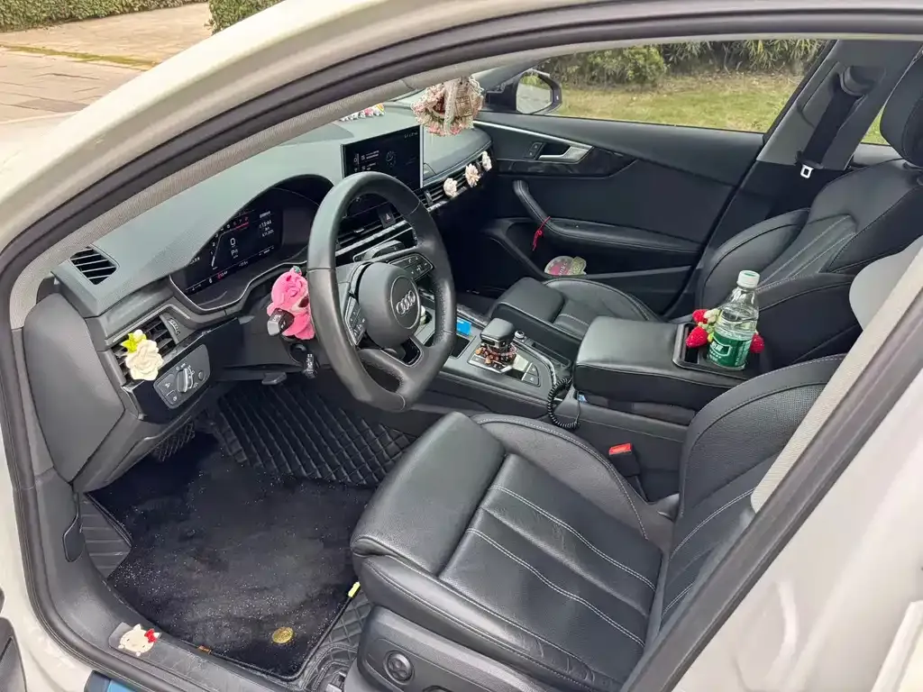 Audi A4L 2022 из CN, фото 9