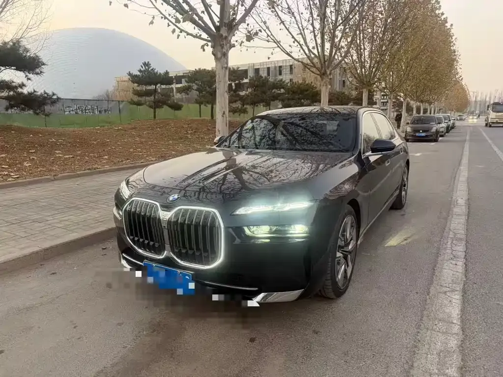 BMW 7 Series 2024 из CN, фото 1