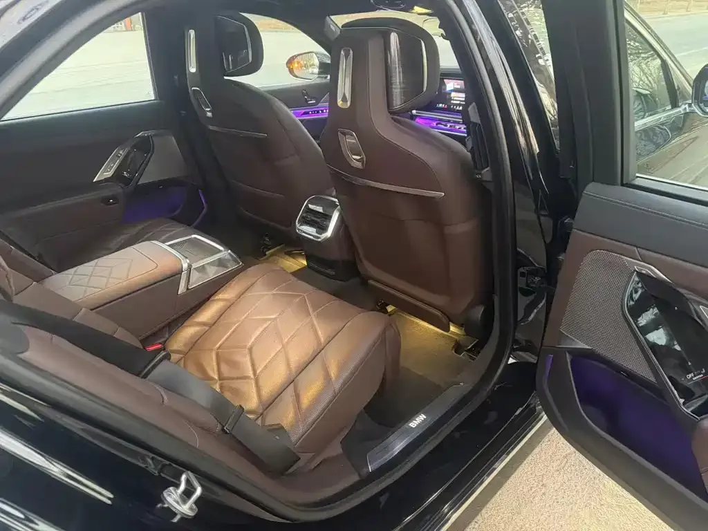 BMW 7 Series 2024 из CN, фото 10