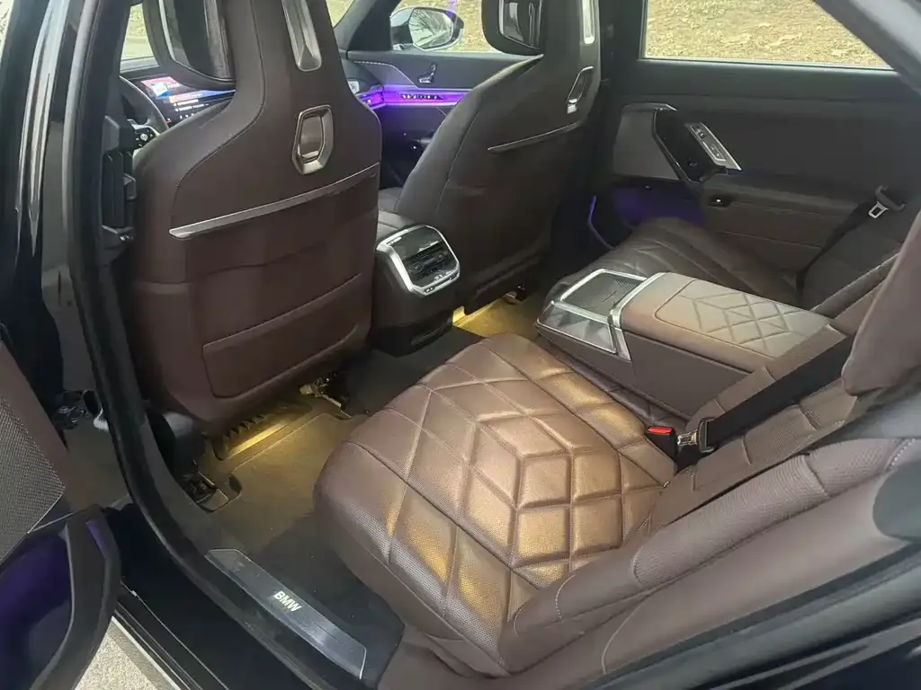 BMW 7 Series 2024 из CN, фото 9