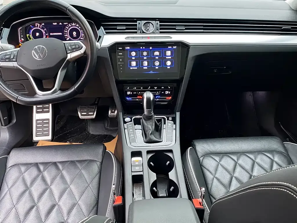 Volkswagen Magotan GTE PHEV 2023 из CN, фото 8