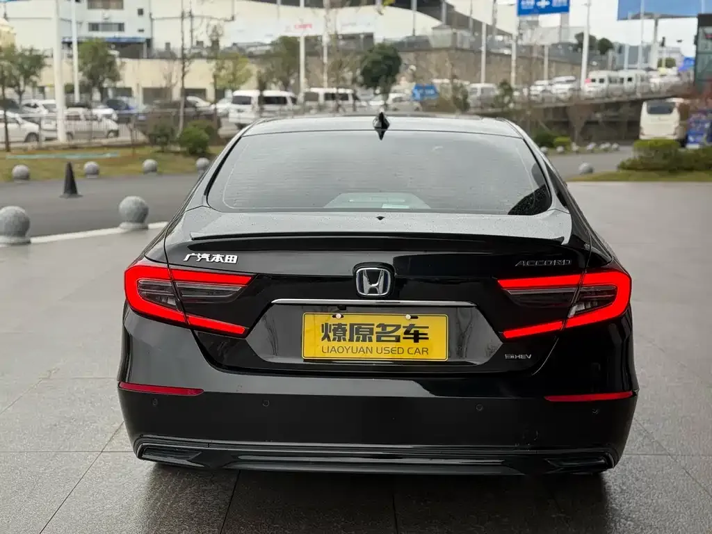 Honda Accord — фото 7