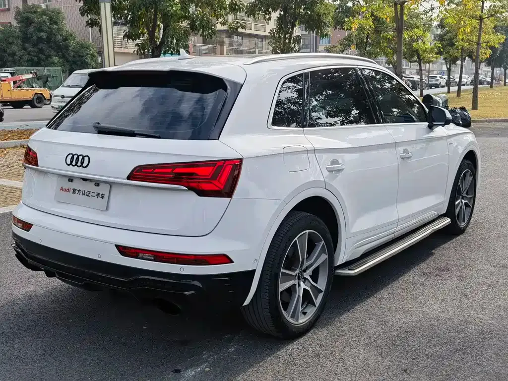 Audi Q5L — фото 6