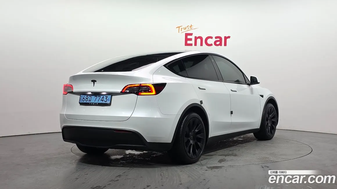 Tesla Model Y 2023 из KR, фото 2