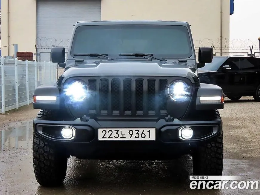 Jeep Wrangler — фото 1