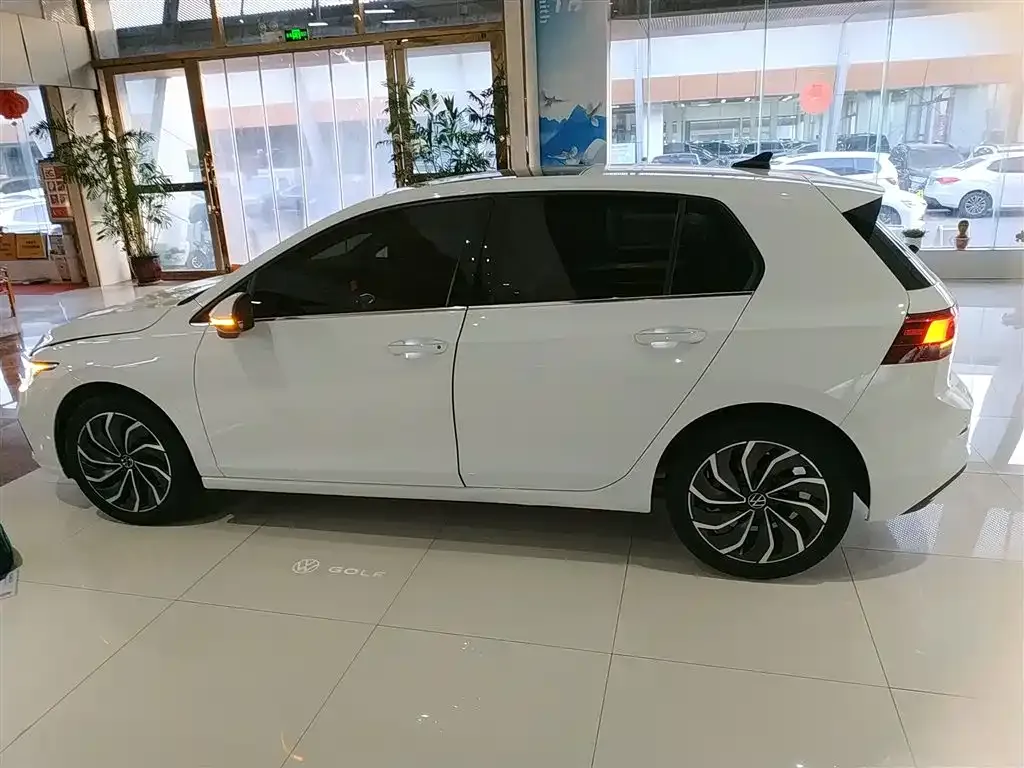 Volkswagen Golf 2023 из CN, фото 5