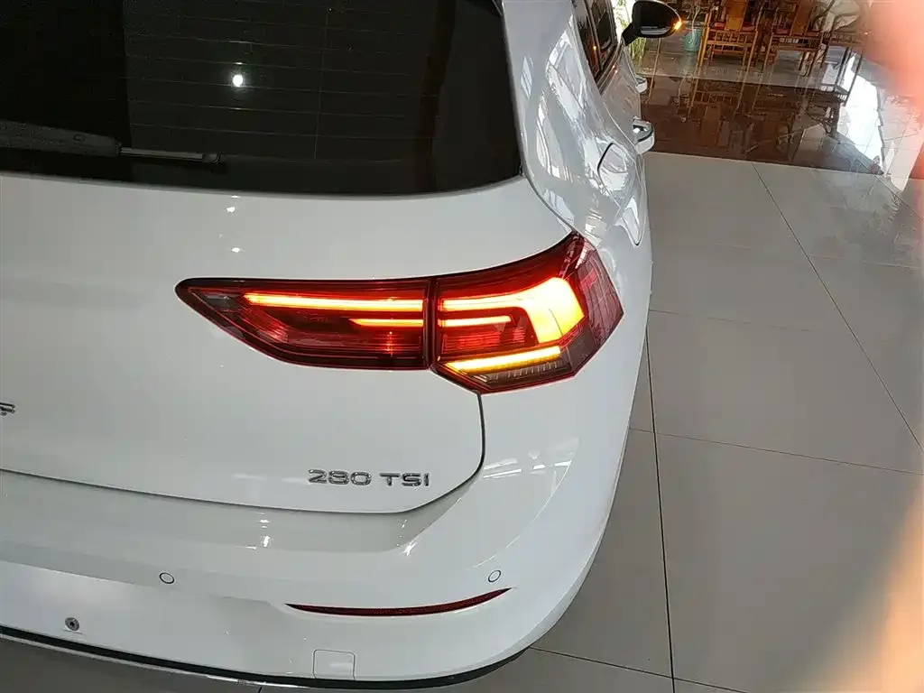 Volkswagen Golf 2023 из CN, фото 8