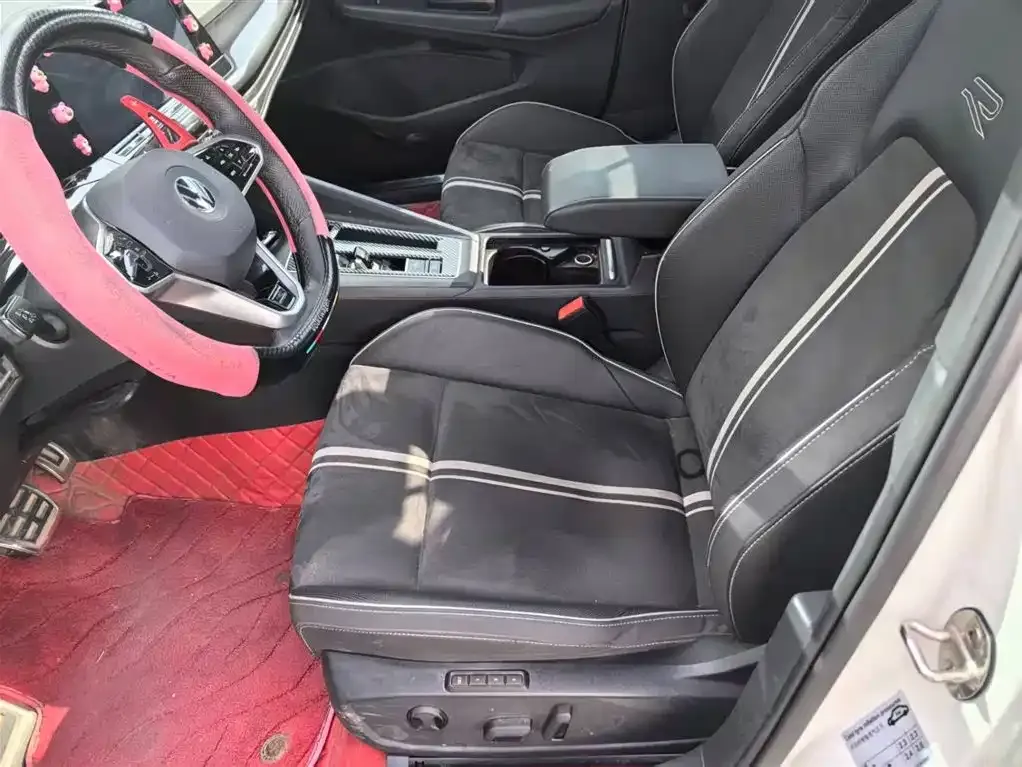 Volkswagen Golf 2023 из CN, фото 2