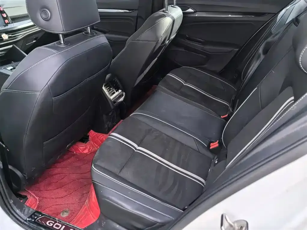 Volkswagen Golf 2023 из CN, фото 4