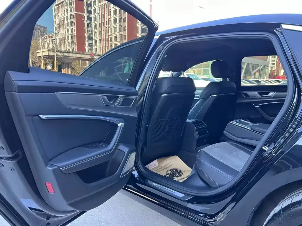 Audi A6L 2023 из CN, фото 10