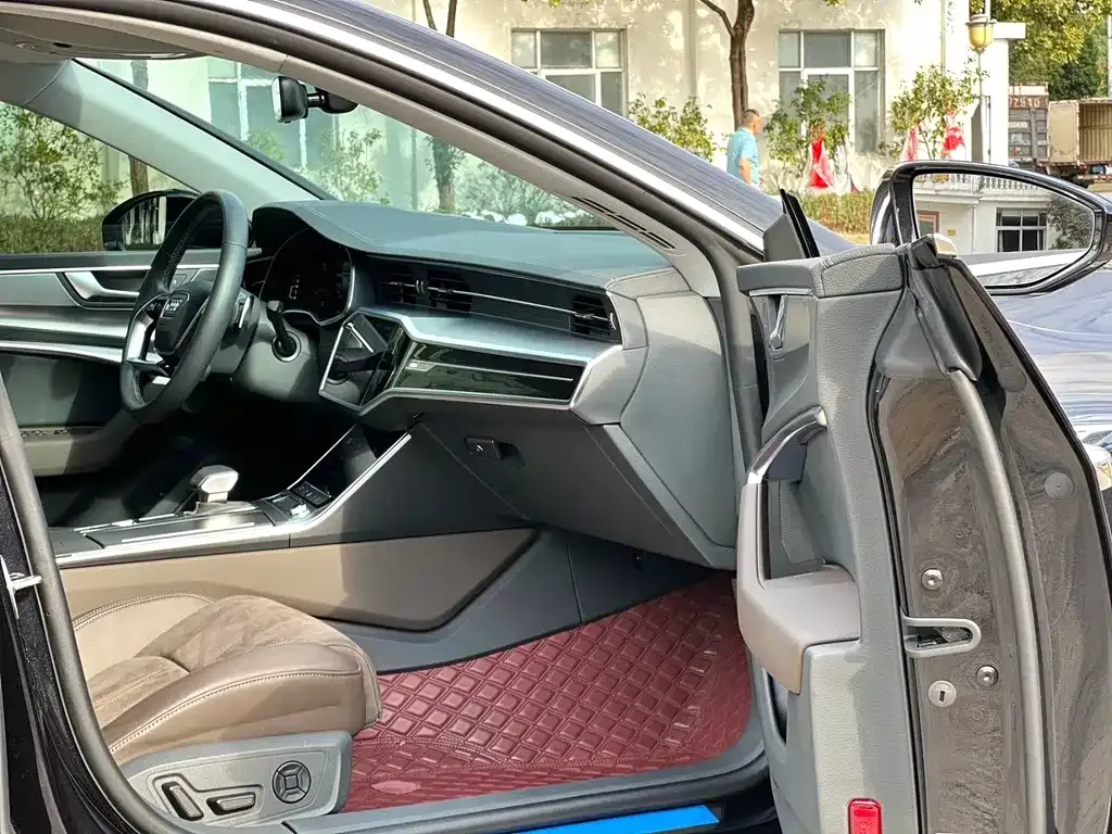 Audi A7L — фото 6