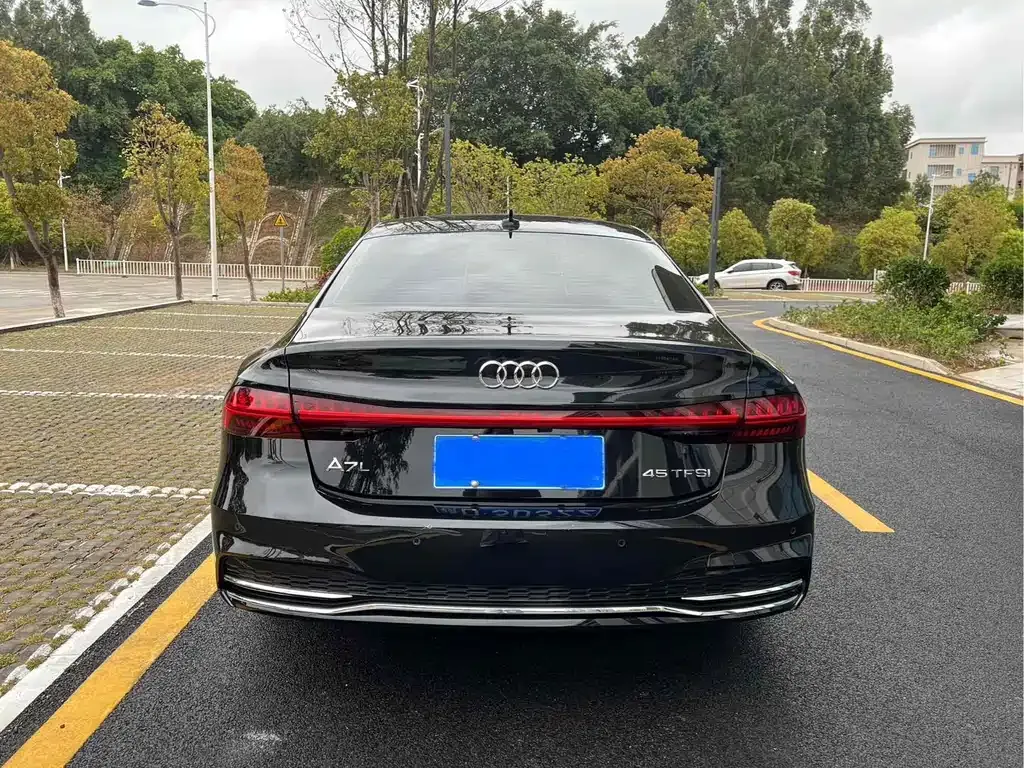 Audi A7L — фото 8