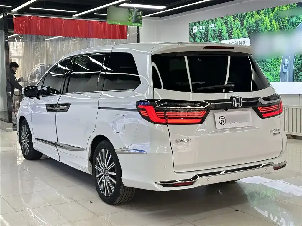 Honda Elysion 2023 из CN, фото 10