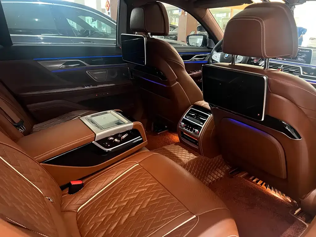 BMW 7 Series 2022 из CN, фото 10