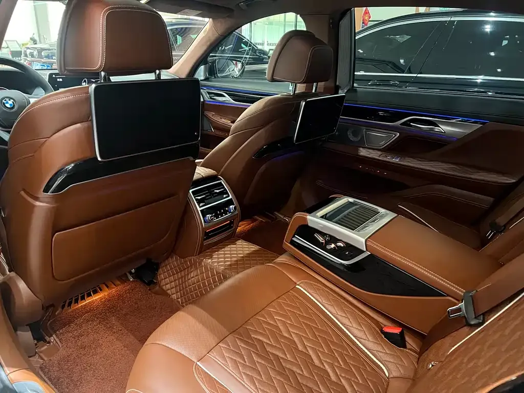 BMW 7 Series 2022 из CN, фото 7