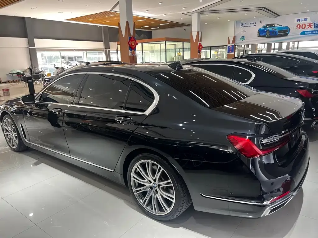 BMW 7 Series 2022 из CN, фото 8