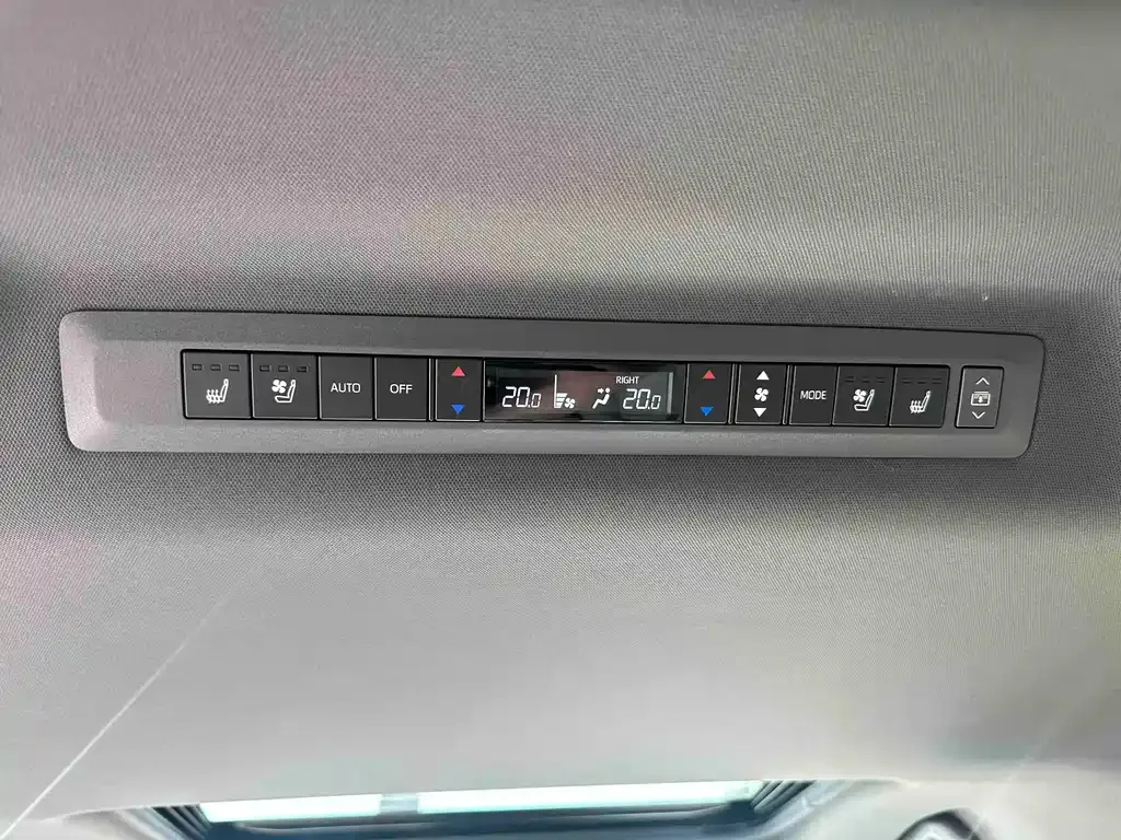 Toyota Granvia 2024 из CN, фото 10