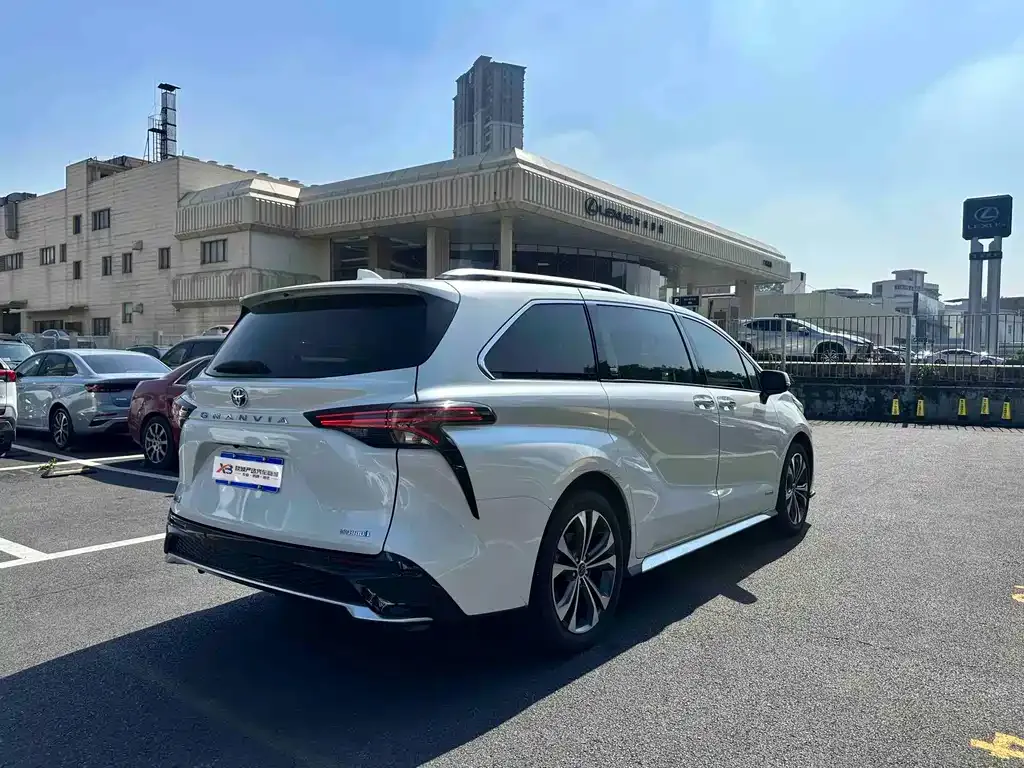 Toyota Granvia 2024 из CN, фото 6