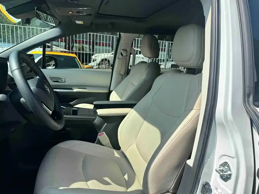 Toyota Granvia 2024 из CN, фото 7