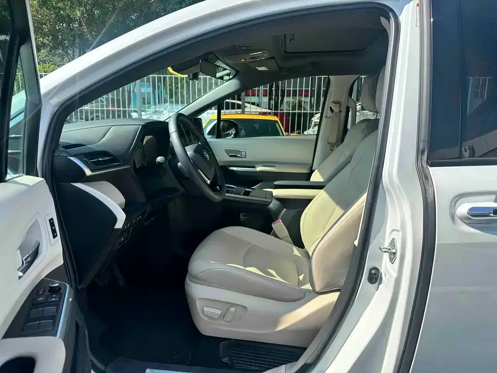 Toyota Granvia 2024 из CN, фото 8