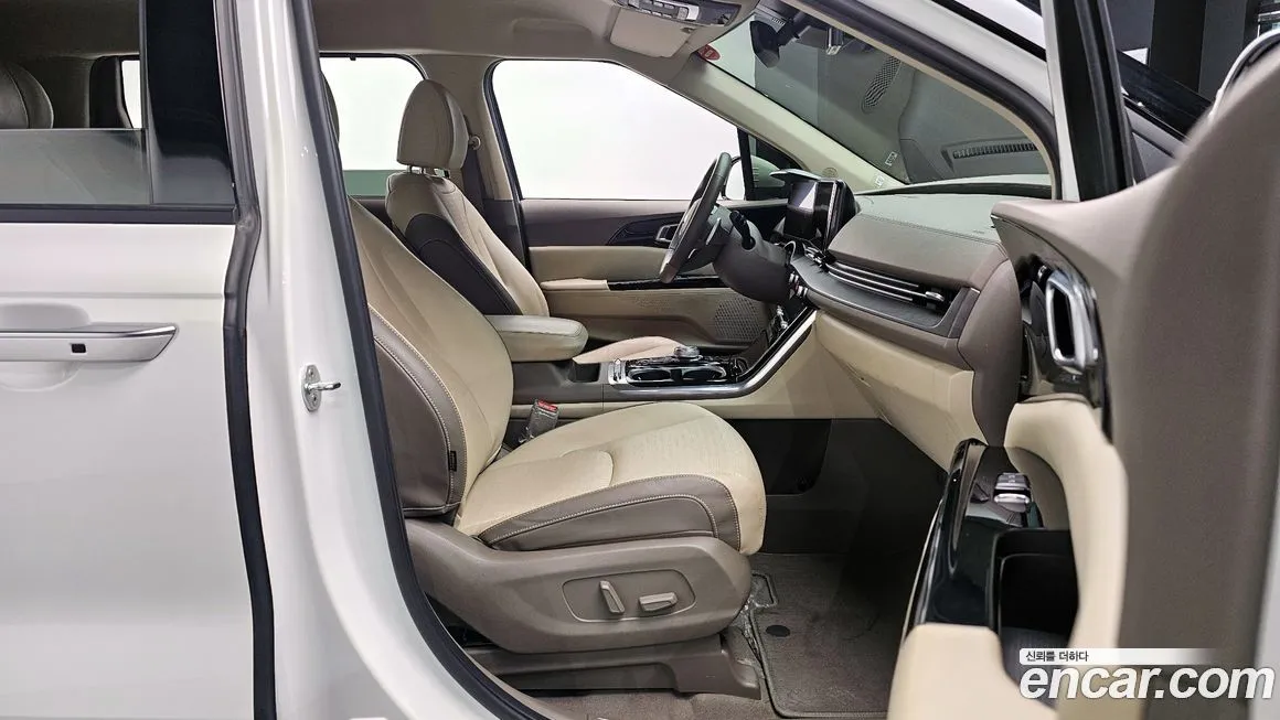 Kia Carnival — фото 10