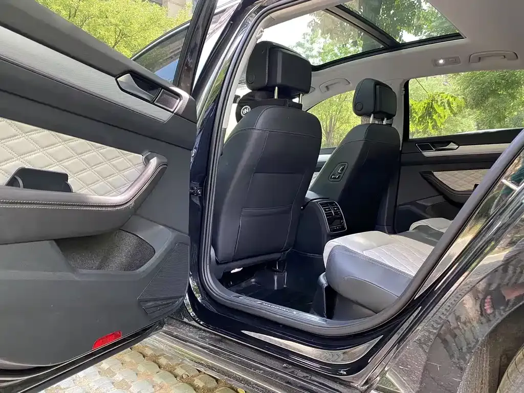 Volkswagen Magotan 2023 из CN, фото 4