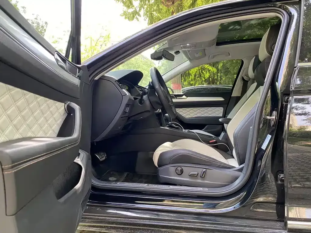 Volkswagen Magotan 2023 из CN, фото 5