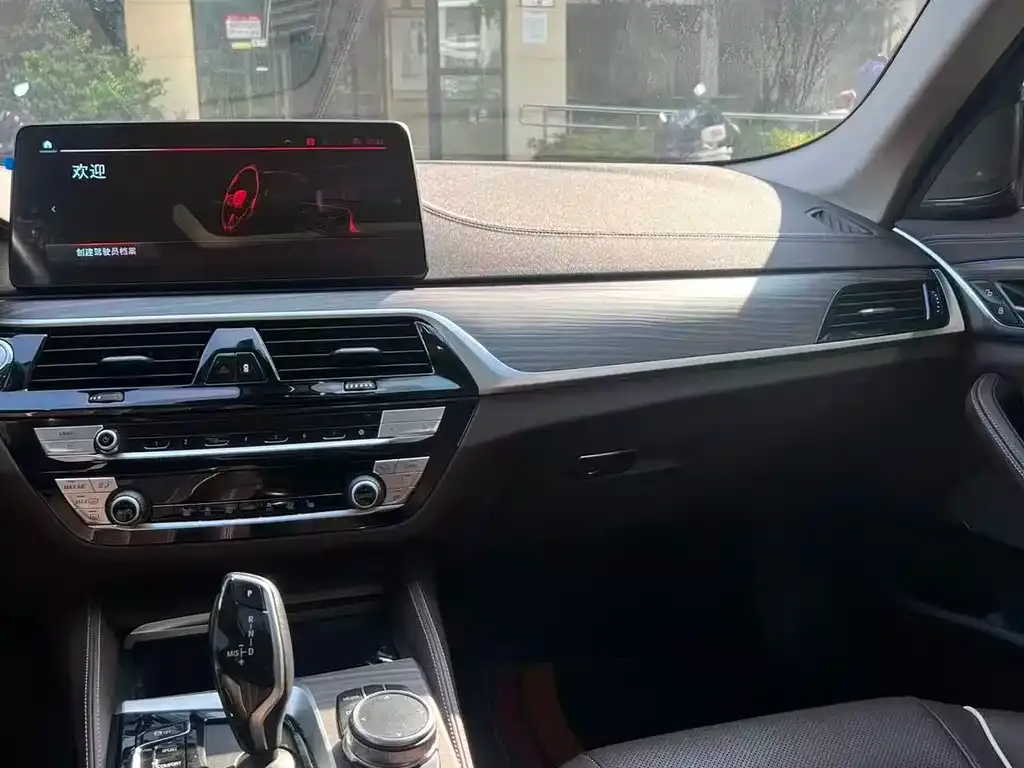 BMW 5 Series — фото 10