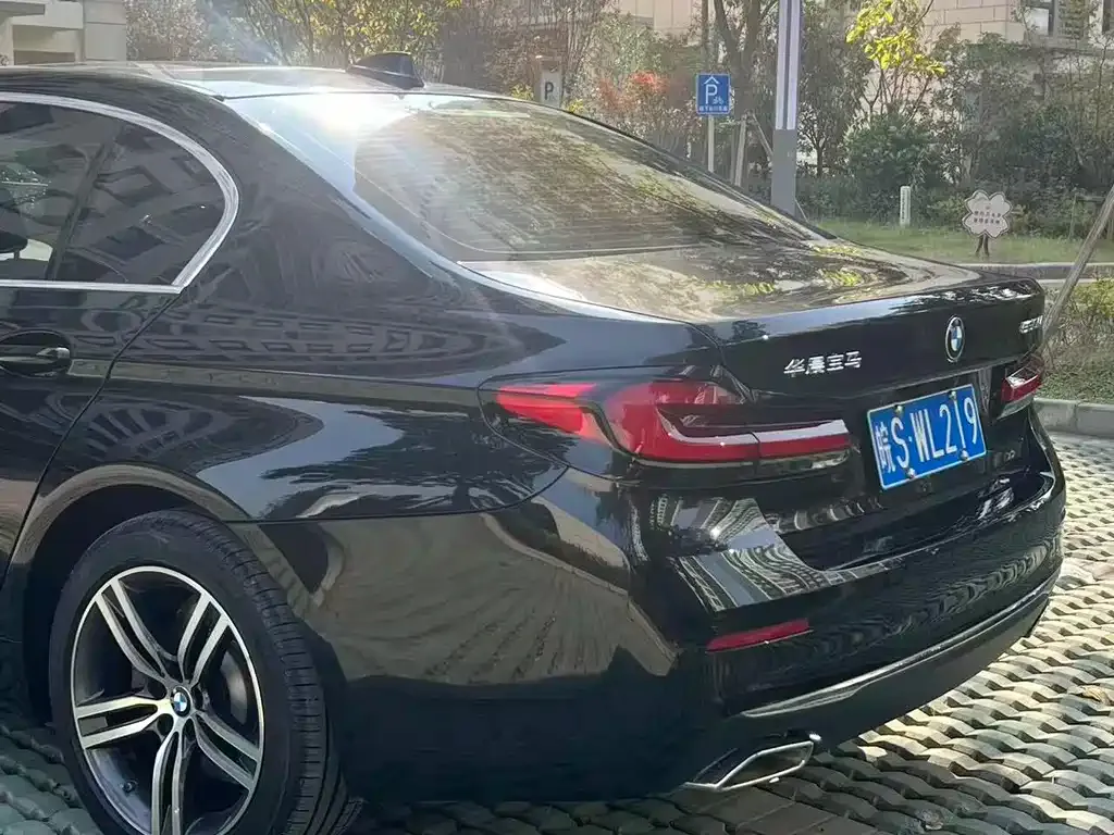 BMW 5 Series — фото 4