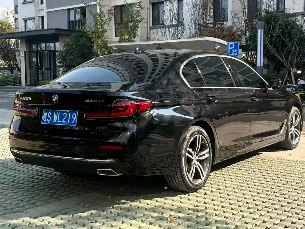 BMW 5 Series — фото 5