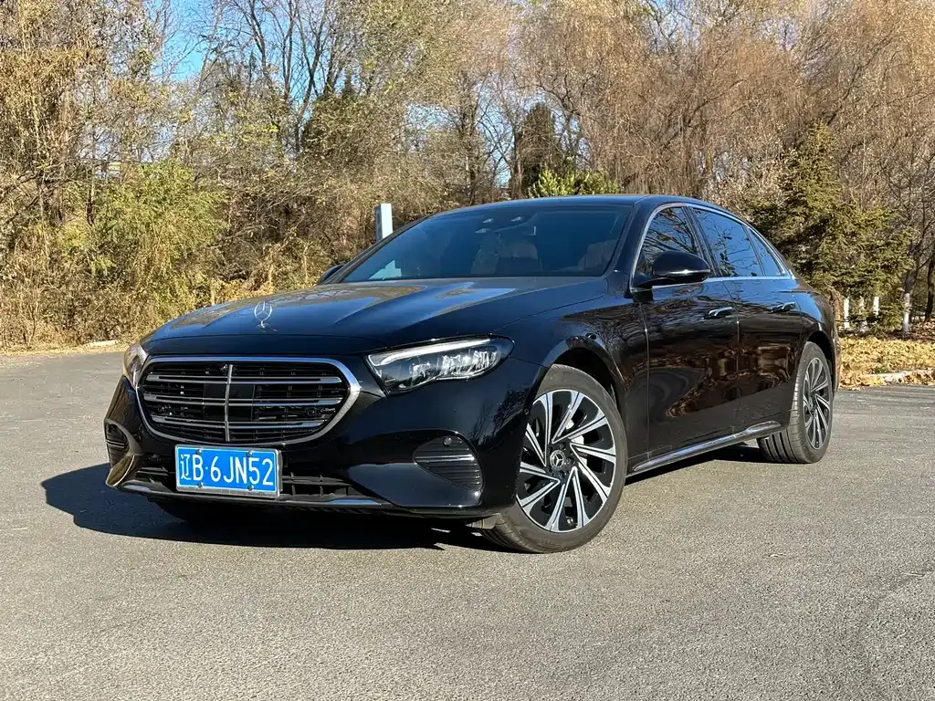 Mercedes-Benz E-Class — фото 1