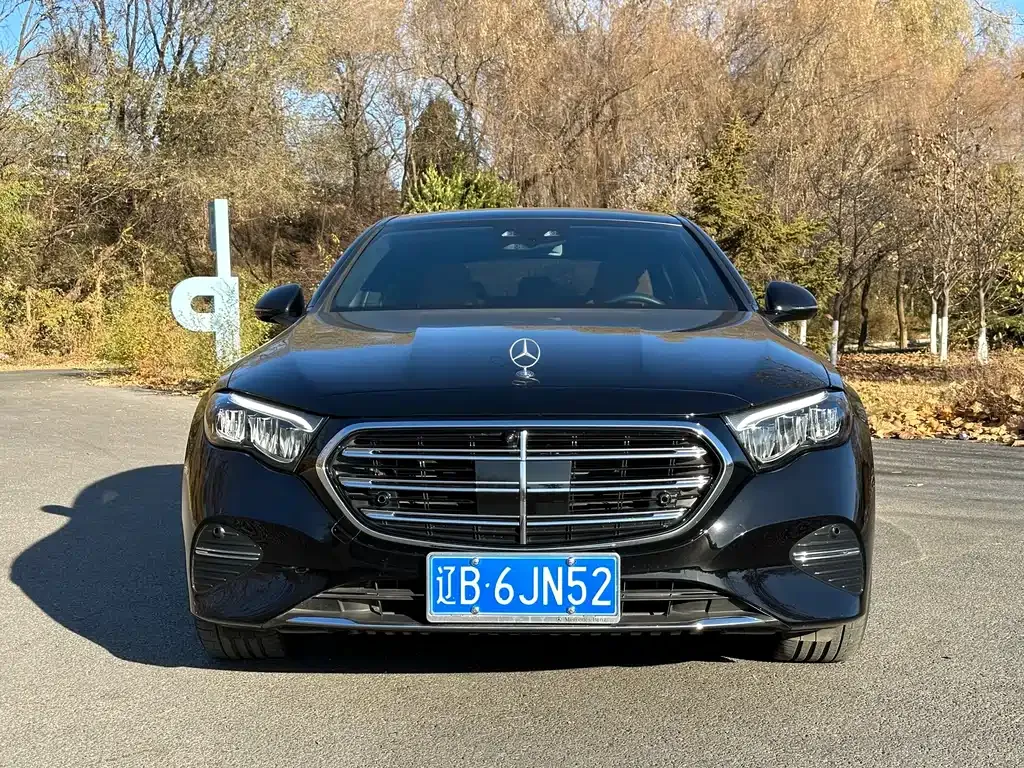 Mercedes-Benz E-Class — фото 2