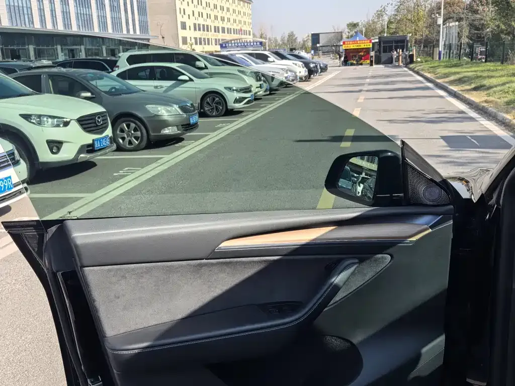 Tesla Model Y — фото 4