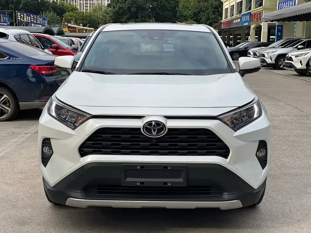 Toyota RAV4 — фото 2