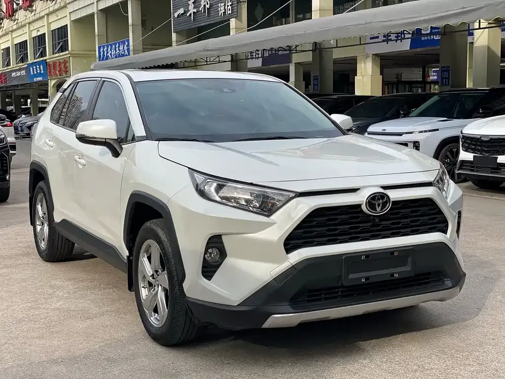 Toyota RAV4 — фото 3