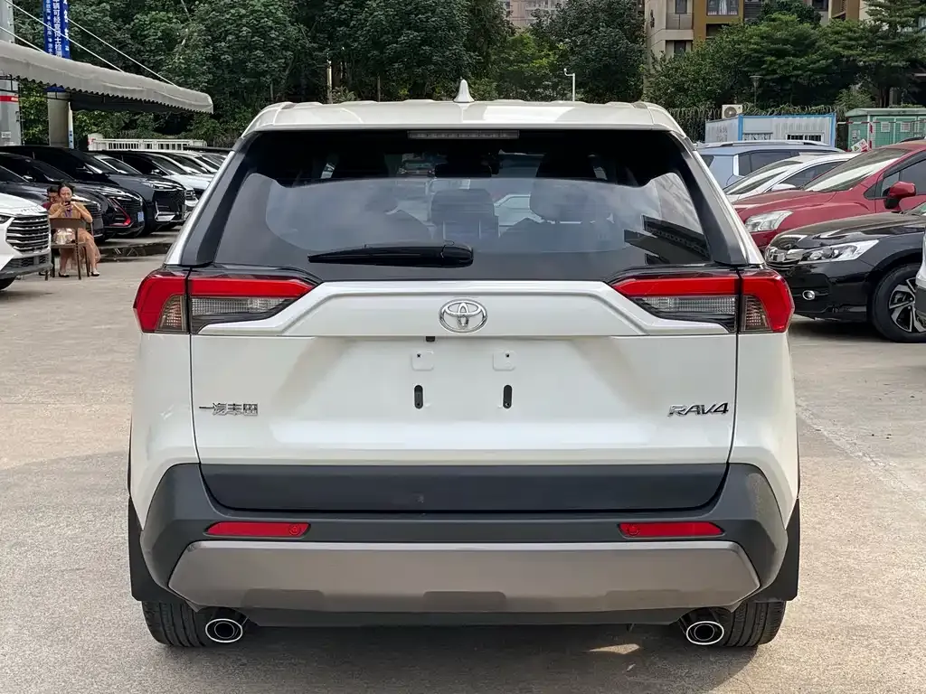 Toyota RAV4 — фото 4