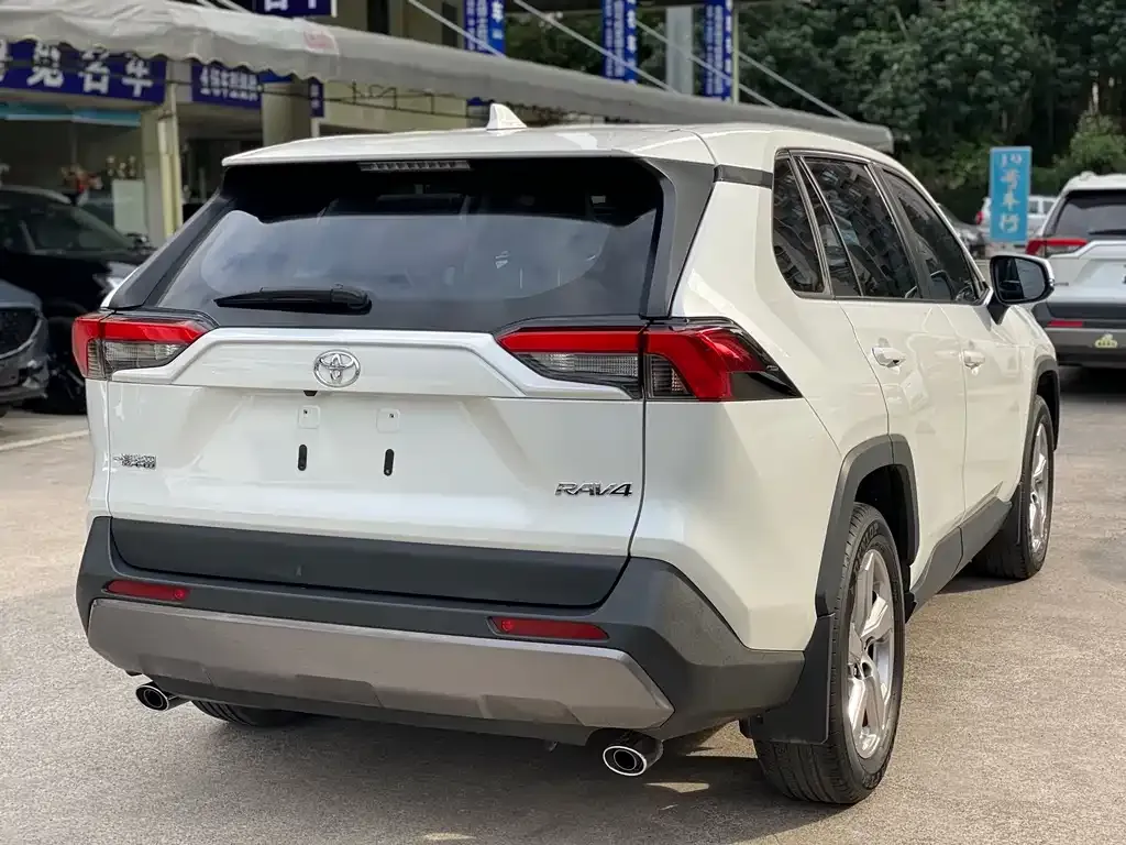 Toyota RAV4 — фото 5