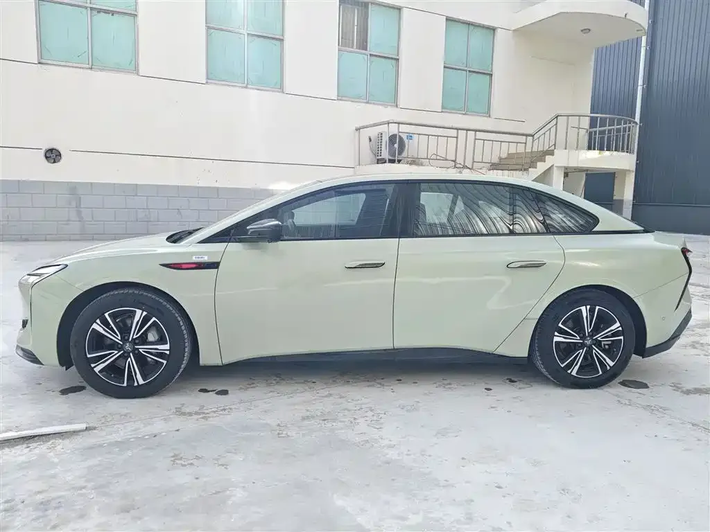 Hongqi EH7 2024 из CN, фото 5