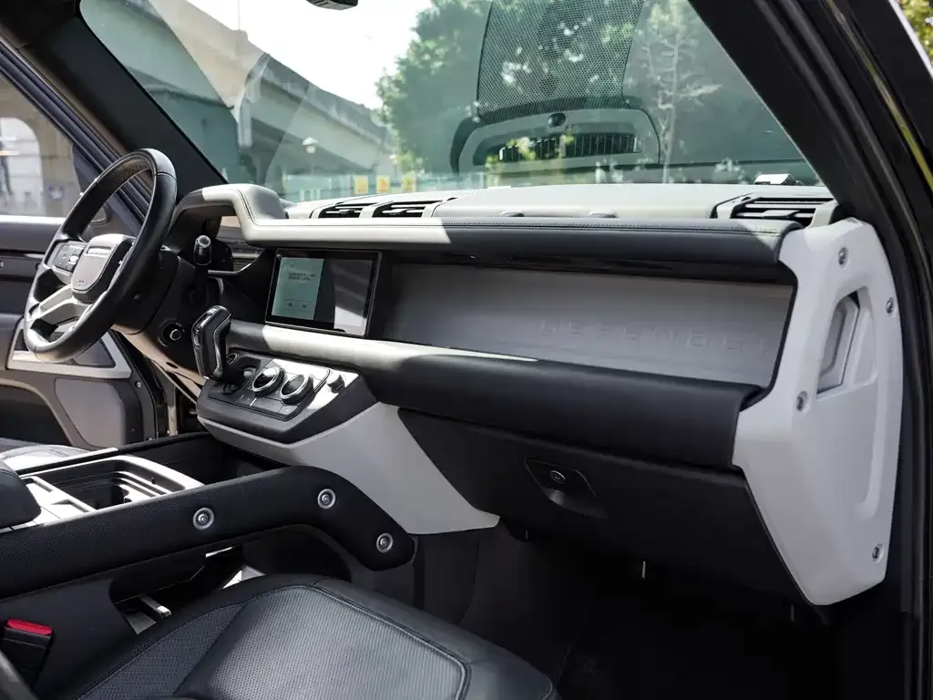 Land Rover Defender — фото 10