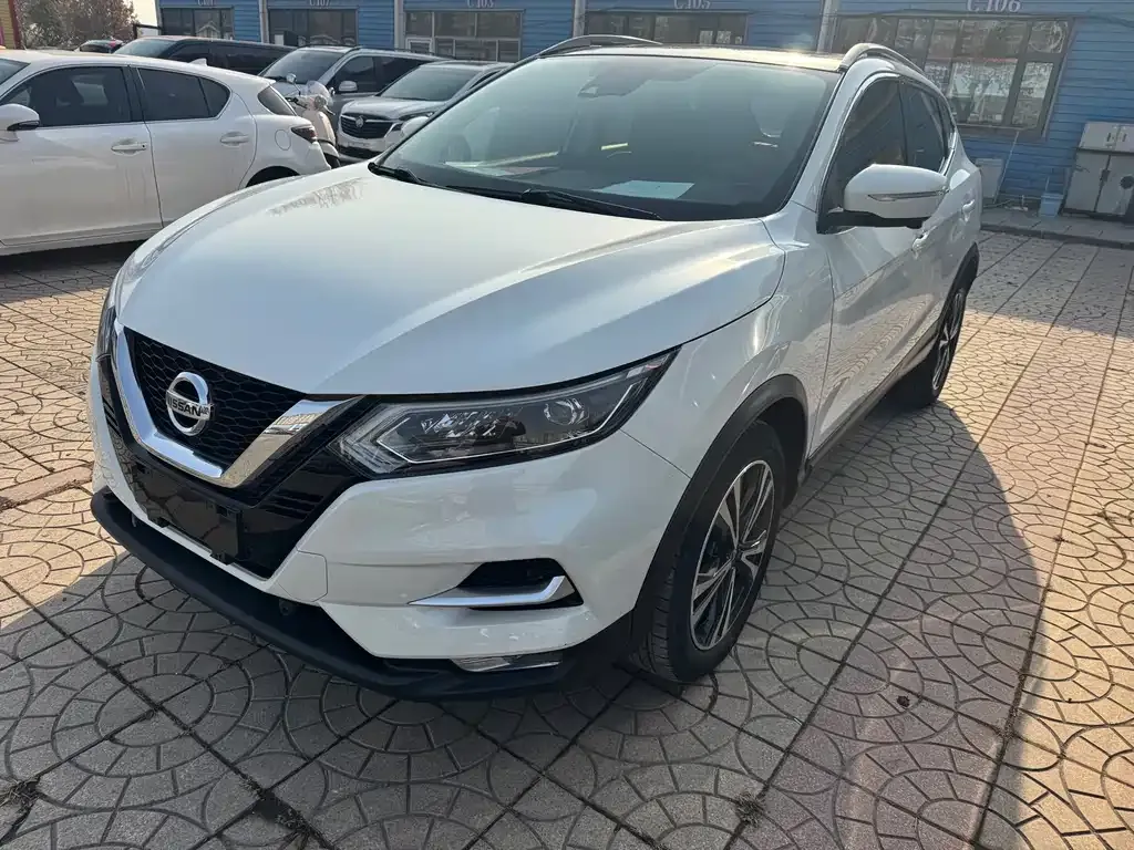 Nissan Qashqai — фото 1