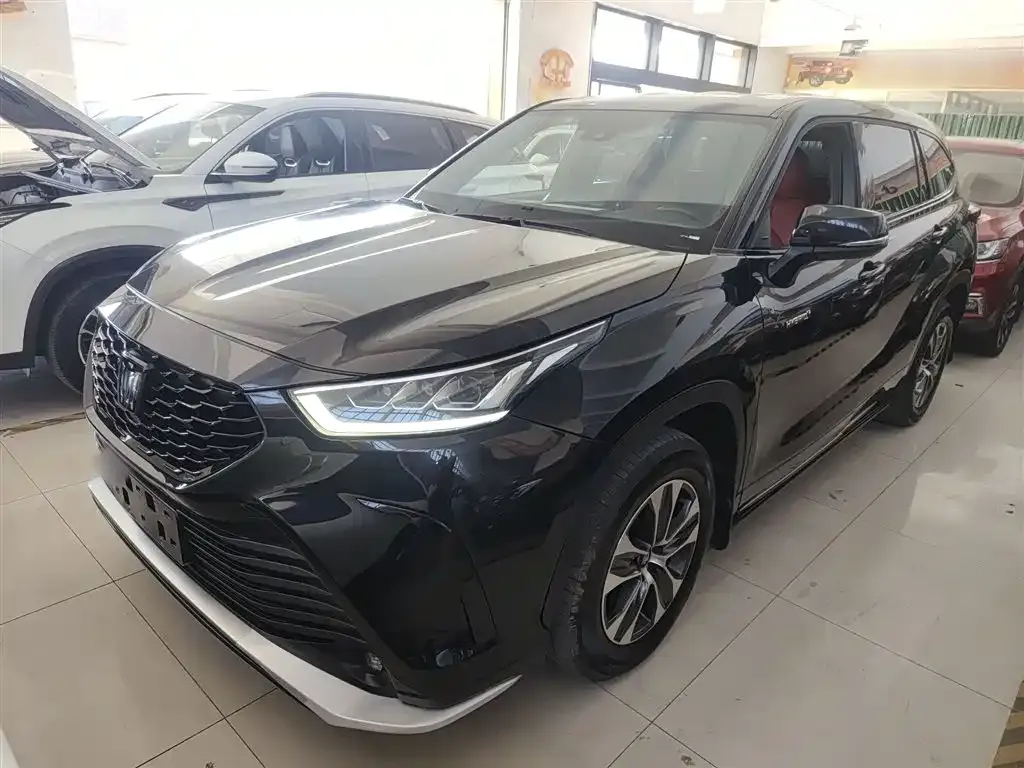 Toyota Crown Kluger 2024 из CN, фото 2