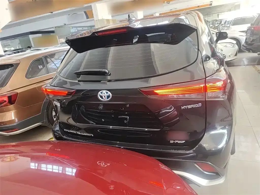 Toyota Crown Kluger 2024 из CN, фото 6