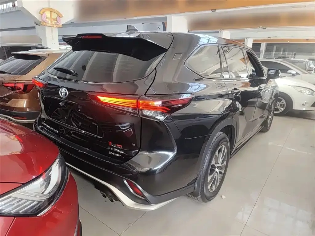 Toyota Crown Kluger 2024 из CN, фото 7
