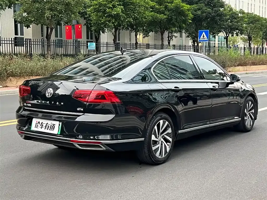 Volkswagen Magotan GTE PHEV 2021 из CN, фото 2