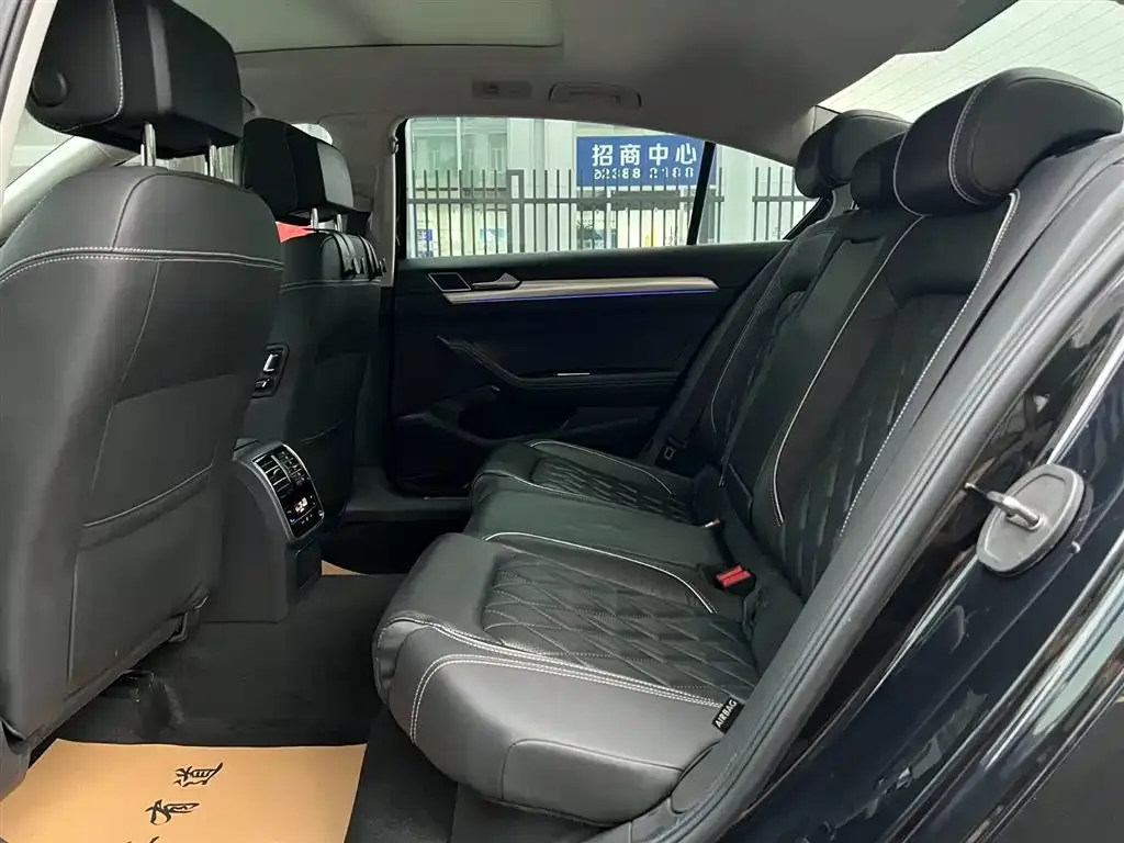 Volkswagen Magotan GTE PHEV 2021 из CN, фото 4
