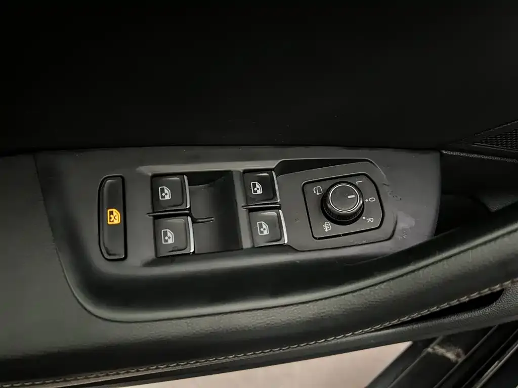 Volkswagen Magotan GTE PHEV 2021 из CN, фото 7
