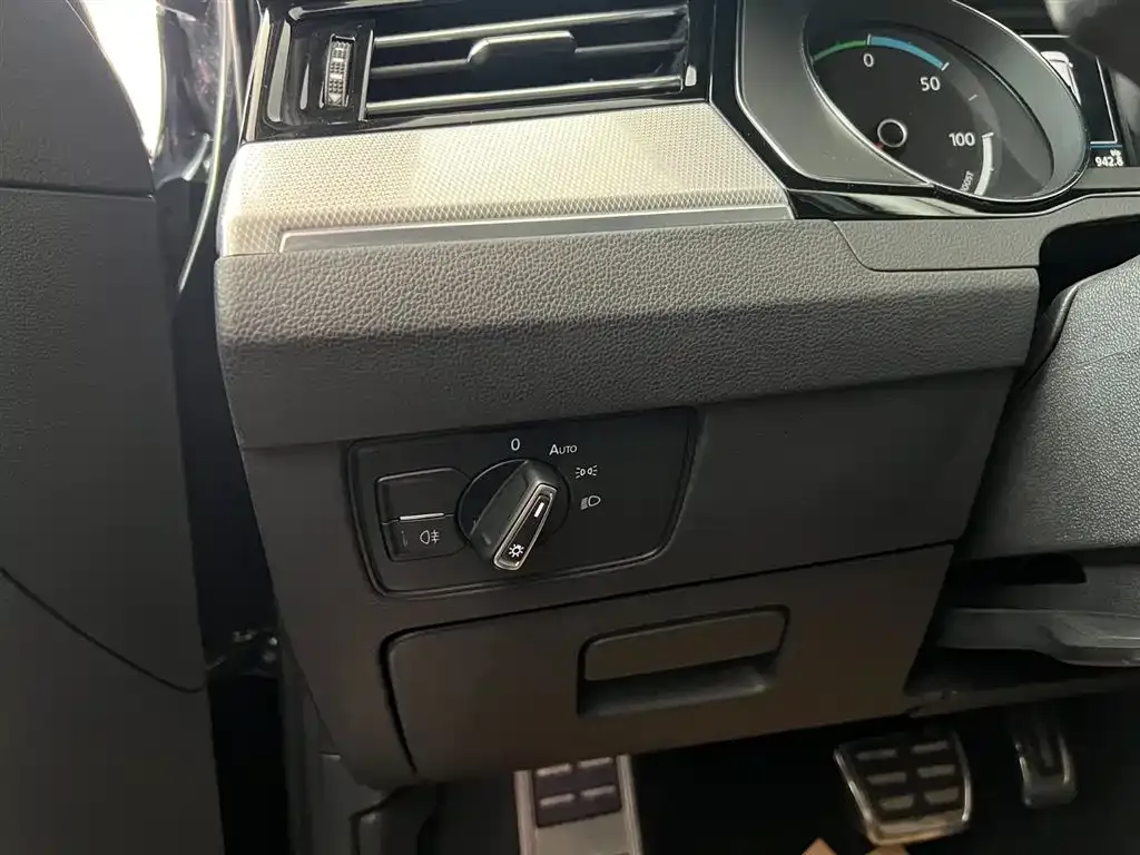 Volkswagen Magotan GTE PHEV 2021 из CN, фото 8